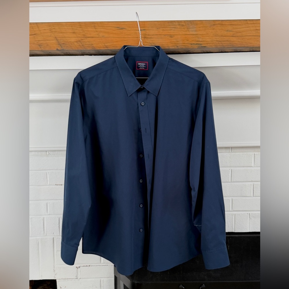 Untuckit Men’s signature long sleeve button down shirt. Like new. Size XXL